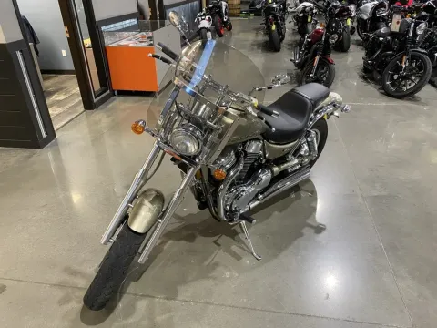 More photos of 2008 Suzuki Boulevard S83 at Dell's Powersports, MO