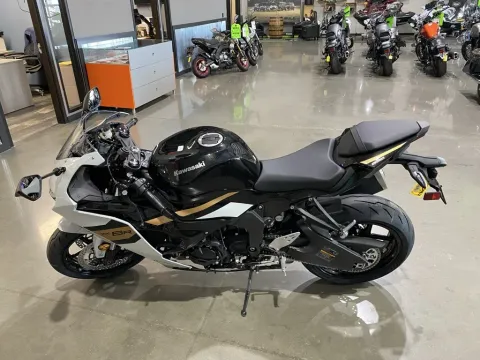 More photos of 2026 Kawasaki Ninja ZX-6R ABS at Dell's Powersports, MO