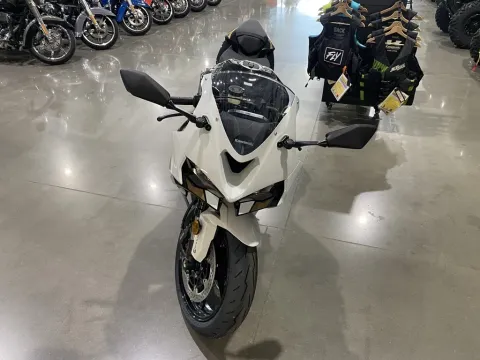 Another view of 2026 Kawasaki Ninja ZX-6R ABS for sale in Grain Valley, MO at Dell's Powersports