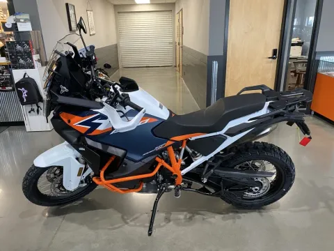 More photos of 2026 KTM 1390 Super Adventure R at Dell's Powersports, MO