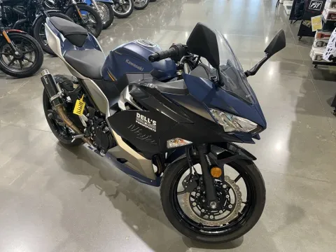 Photos of 2023 Kawasaki Ninja 400 for sale in Grain Valley, MO at Dell's Powersports