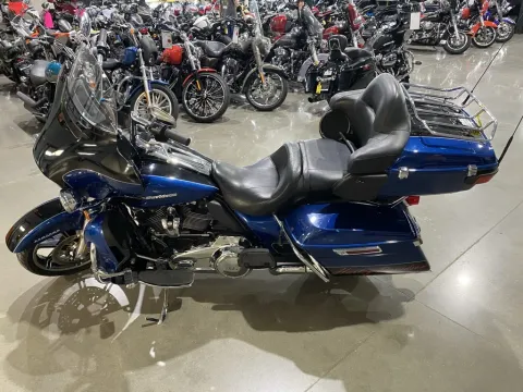 More photos of 2022 Harley-Davidson Touring Ultra Limited at Dell's Powersports, MO