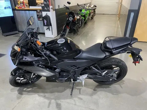 More photos of 2026 Yamaha YZF R3 at Dell's Powersports, MO