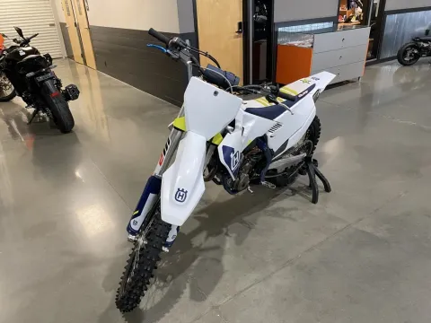 More photos of 2022 Husqvarna FC at Dell's Powersports, MO