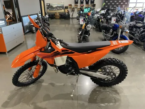More photos of 2027 KTM XC 300 at Dell's Powersports, MO