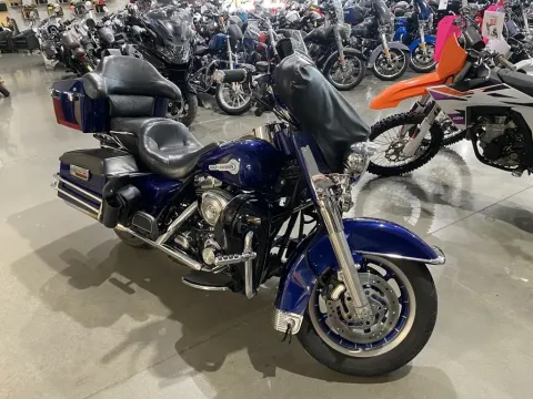 Photos of 2005 Harley-Davidson Electra Glide Classic Shrine for sale in Grain Valley, MO at Dell's Powersports