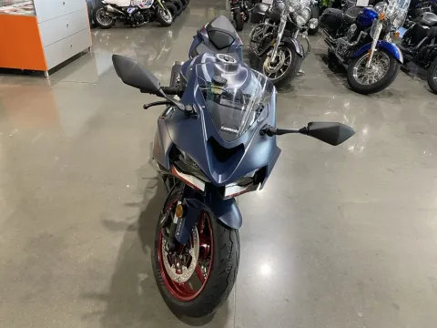 Another view of 2027 Kawasaki Ninja ZX-6R ABS for sale in Grain Valley, MO at Dell's Powersports