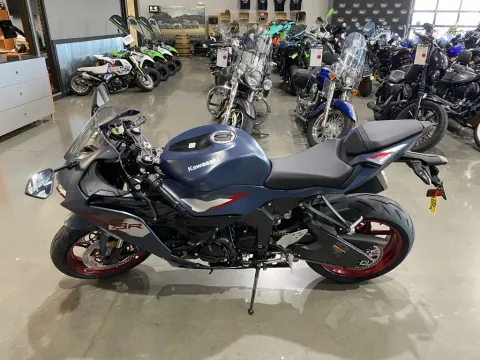 More photos of 2027 Kawasaki Ninja ZX-6R ABS at Dell's Powersports, MO