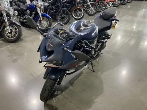 More photos of 2027 Kawasaki Ninja ZX-6R ABS at Dell's Powersports, MO