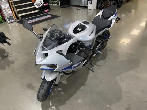 More photos of 2027 Kawasaki Ninja ZX-6R at Dell's Powersports, MO