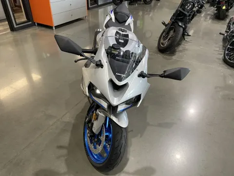 Another view of 2027 Kawasaki Ninja ZX-6R for sale in Grain Valley, MO at Dell's Powersports