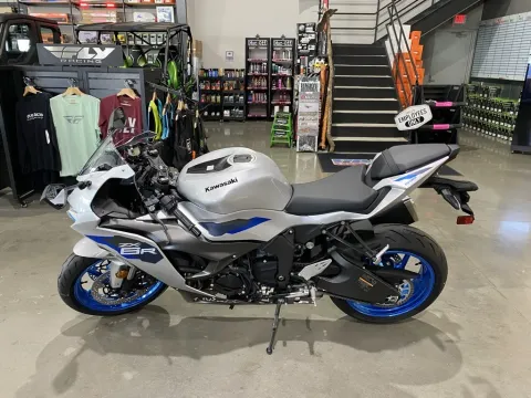 More photos of 2027 Kawasaki Ninja ZX-6R at Dell's Powersports, MO