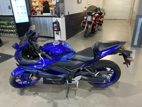 More photos of 2024 Yamaha YZF R3 at Dell's Powersports, MO