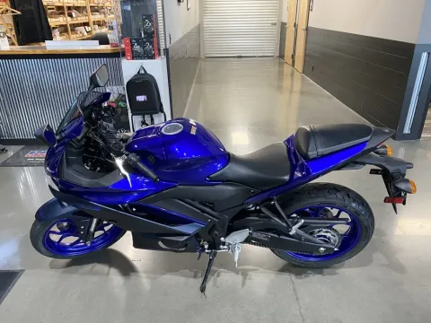 More photos of 2023 Yamaha YZF R3 at Dell's Powersports, MO