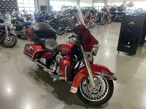 Photos of 2012 Harley-Davidson Electra Glide Ultra Classic for sale in Grain Valley, MO at Dell's Powersports