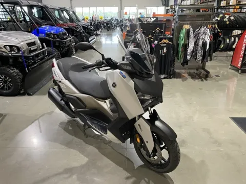 Photos of 2024 Yamaha XMAX for sale in Grain Valley, MO at Dell's Powersports