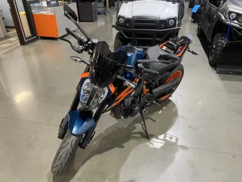 More photos of 2023 KTM Duke 890 R at Dell's Powersports, MO
