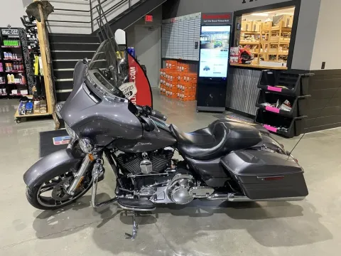 More photos of 2014 Harley-Davidson Street Glide Special at Dell's Powersports, MO