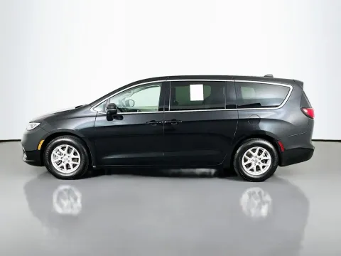 More photos of 2023 Chrysler Pacifica Touring L at Clement Supercenter, MO