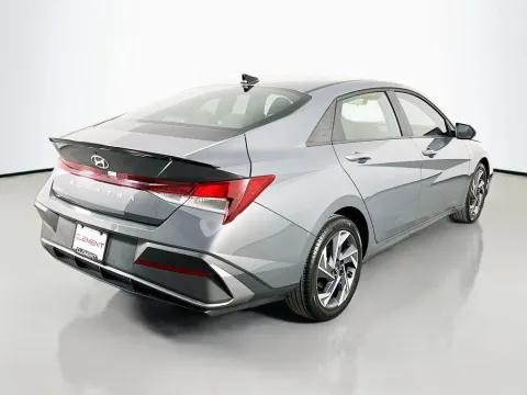 More photos of 2025 Hyundai Elantra SEL Sport at Clement Supercenter, MO