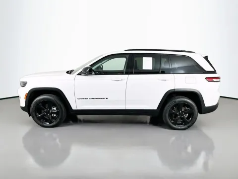 More photos of 2023 Jeep Grand Cherokee Limited at Clement Supercenter, MO