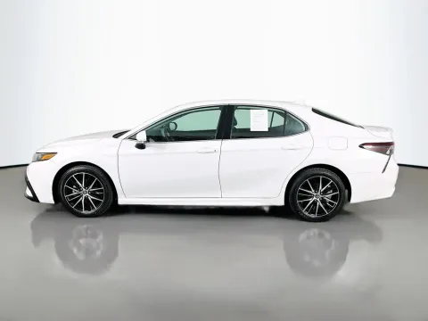 More photos of 2022 Toyota Camry SE at Clement Supercenter, MO