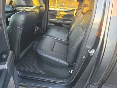 More photos of 2022 Toyota Tacoma Limited at Clement Supercenter, MO