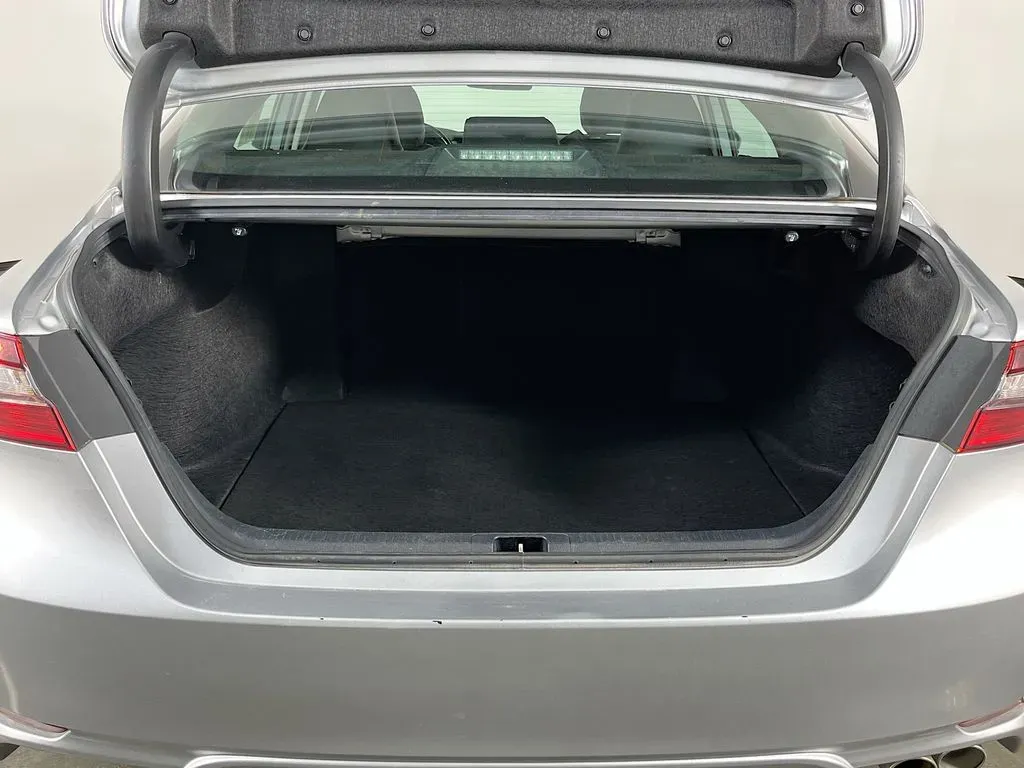 2023 Toyota Camry SE - Photo 10