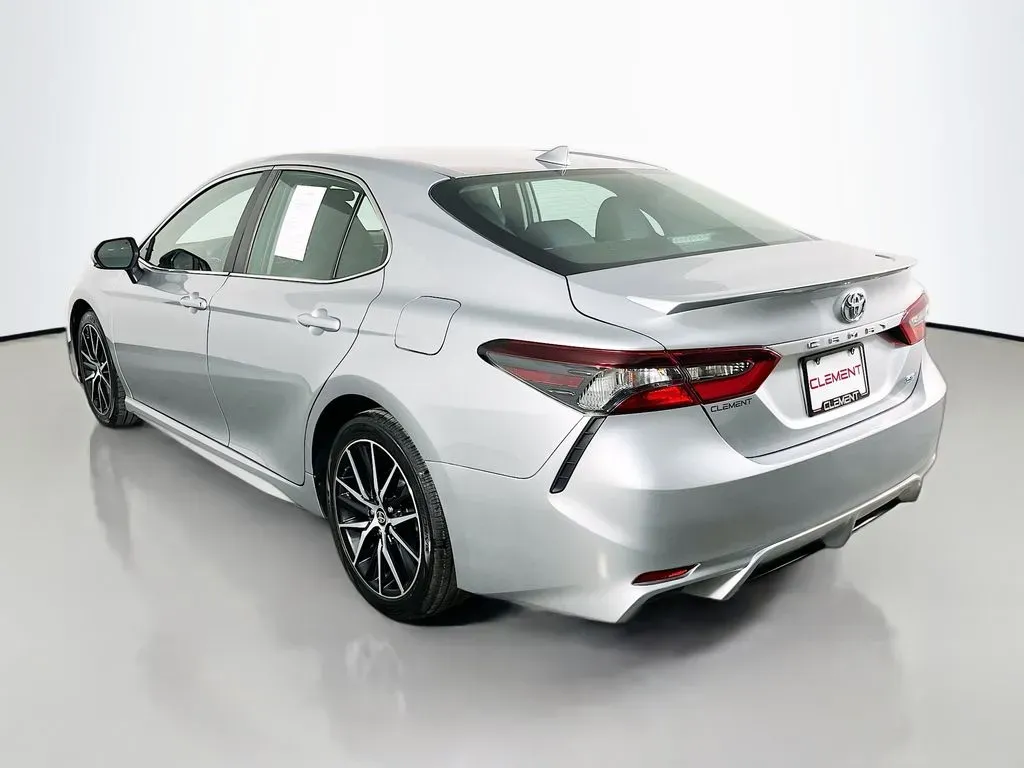 2023 Toyota Camry SE - Photo 9