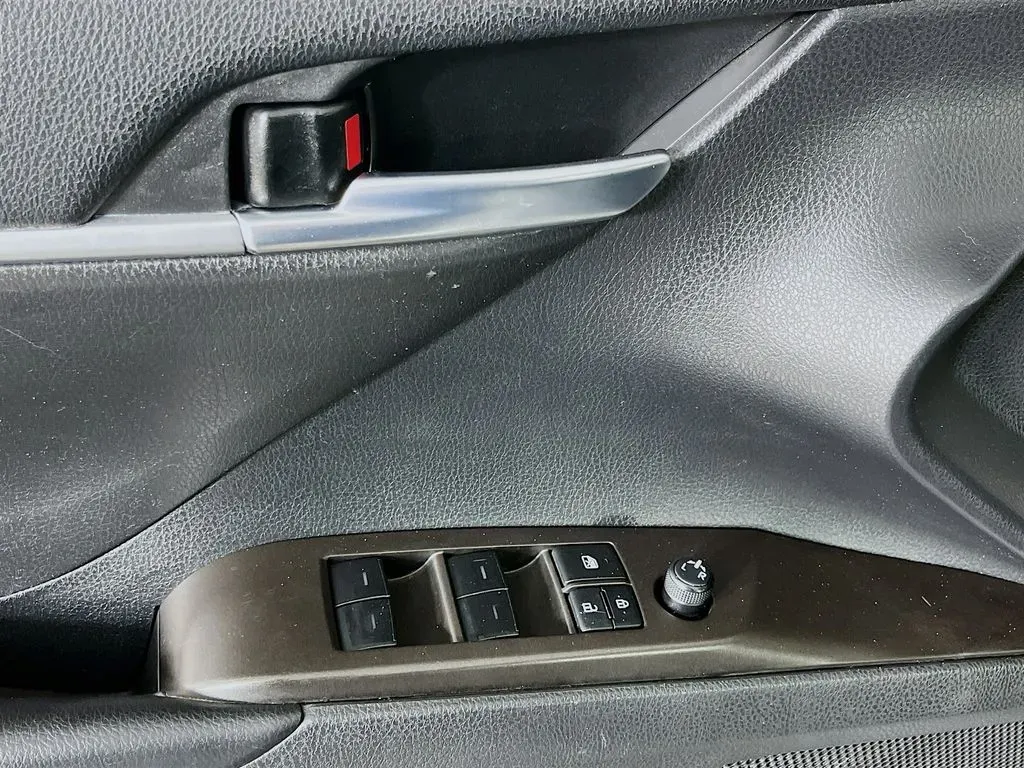 2023 Toyota Camry SE - Photo 25