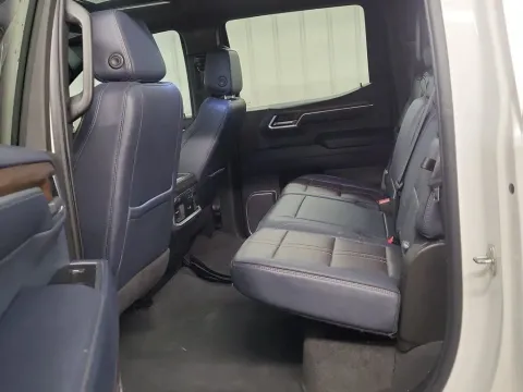 More photos of 2022 Chevrolet Silverado 1500 High Country at Clement Supercenter, MO