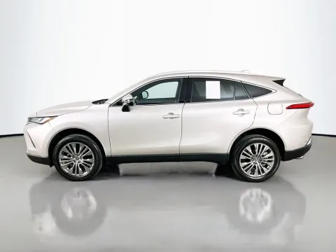 More photos of 2023 Toyota Venza Limited at Clement Supercenter, MO