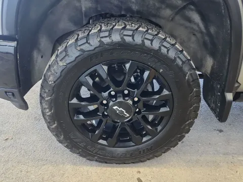 More photos of 2025 Chevrolet Silverado 2500HD LTZ at Clement Supercenter, MO