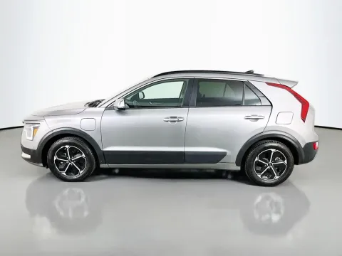 More photos of 2023 Kia Niro Plug-In Hybrid EX at Clement Supercenter, MO