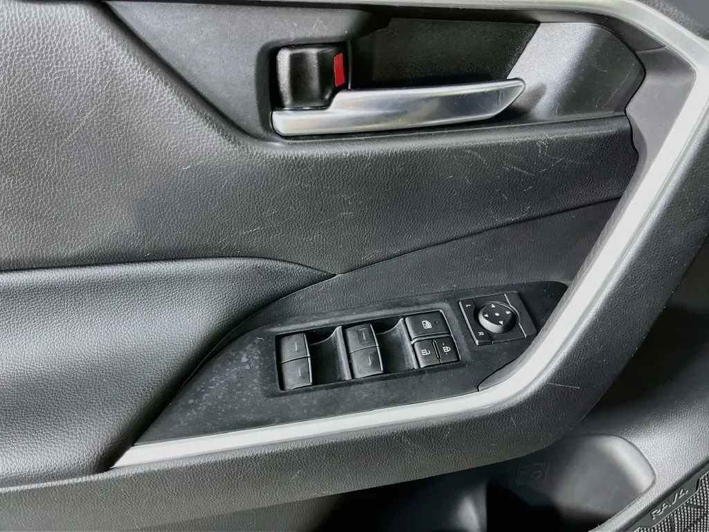 2024 Toyota RAV4 XLE - Photo 22