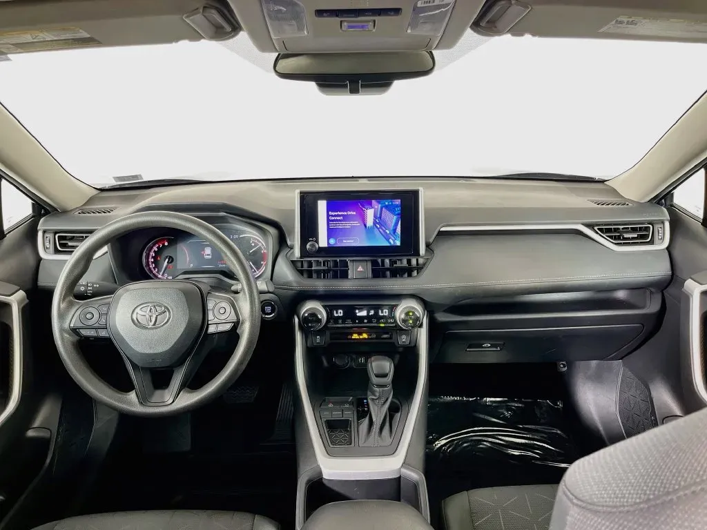 2024 Toyota RAV4 XLE - Photo 10