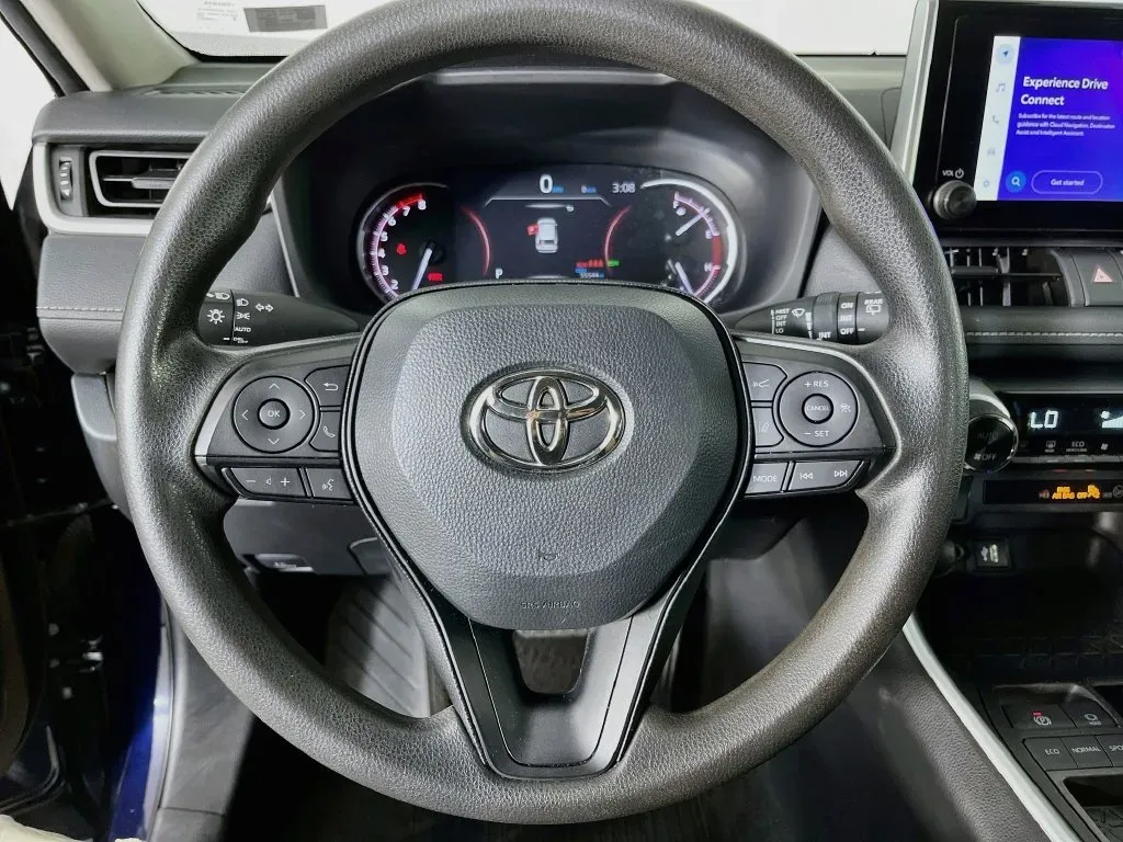 2024 Toyota RAV4 XLE - Photo 13
