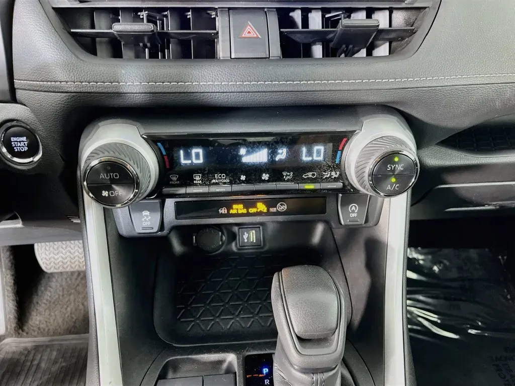 2024 Toyota RAV4 XLE - Photo 20