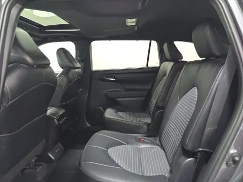 More photos of 2024 Toyota Highlander XSE at Clement Supercenter, MO