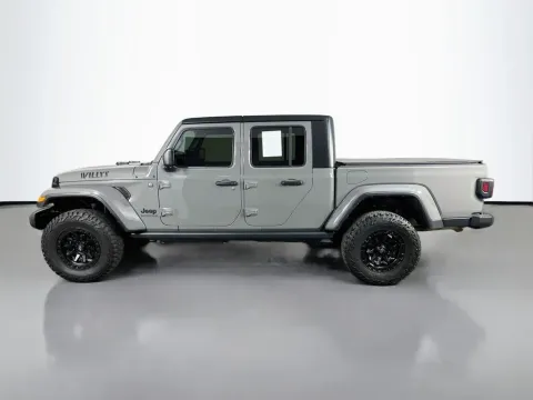 More photos of 2023 Jeep Gladiator Willys at Clement Supercenter, MO