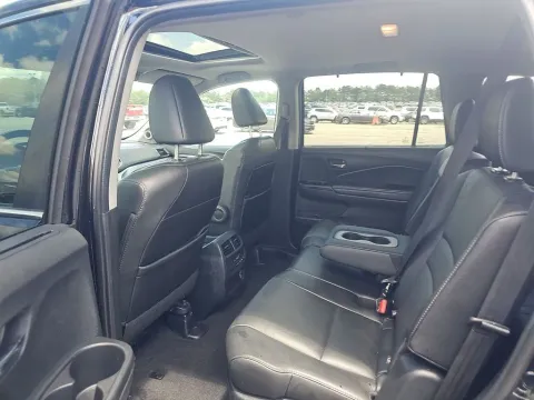More photos of 2021 Honda Pilot EX-L at Clement Supercenter, MO