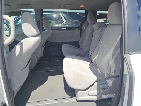 More photos of 2020 Toyota Sienna LE at Clement Supercenter, MO