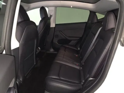 More photos of 2021 Tesla Model Y Long Range at Clement Supercenter, MO