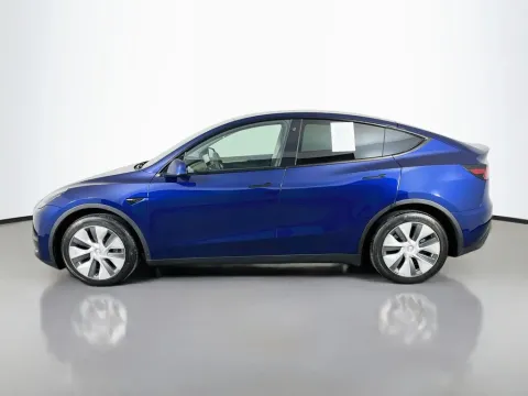 More photos of 2023 Tesla Model Y Long Range at Clement Supercenter, MO