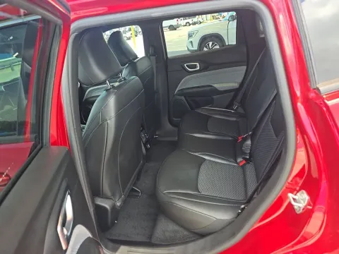 More photos of 2025 Jeep Compass Latitude at Clement Supercenter, MO