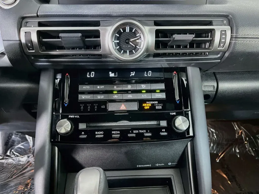 2022 Lexus IS 300 - Photo 22