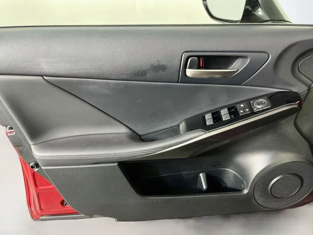 2022 Lexus IS 300 - Photo 25