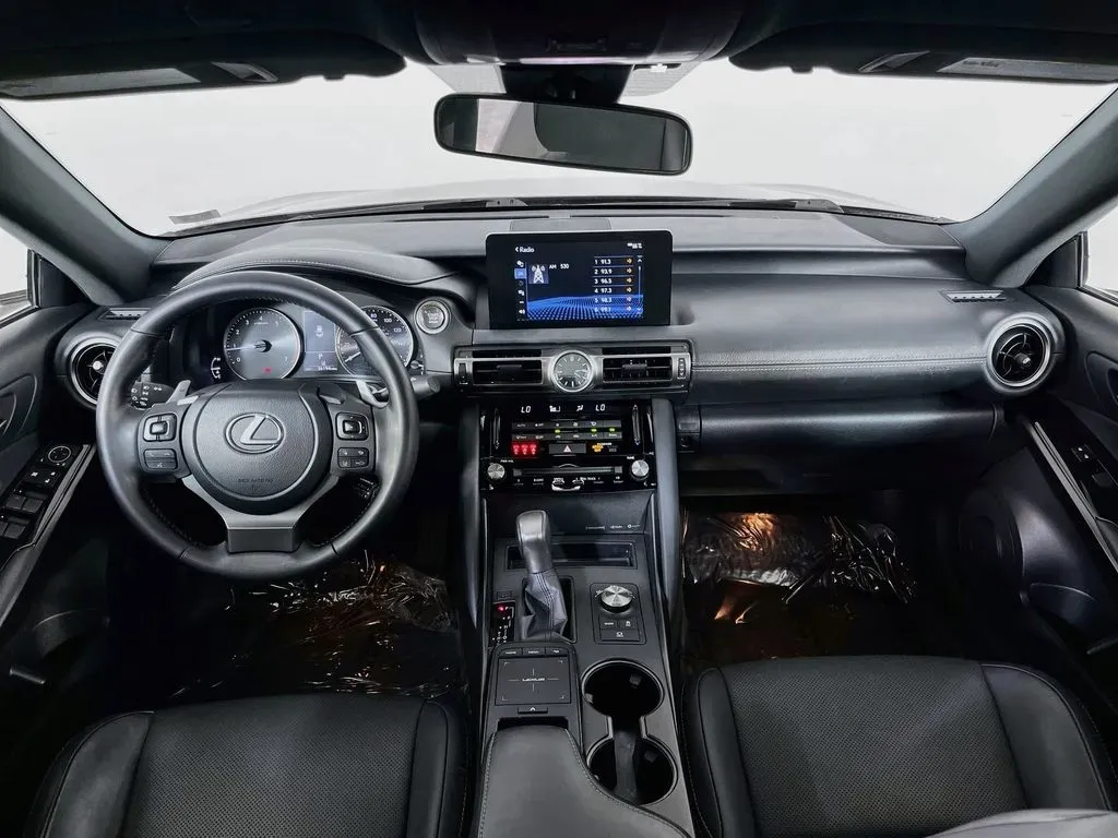 2022 Lexus IS 300 - Photo 12