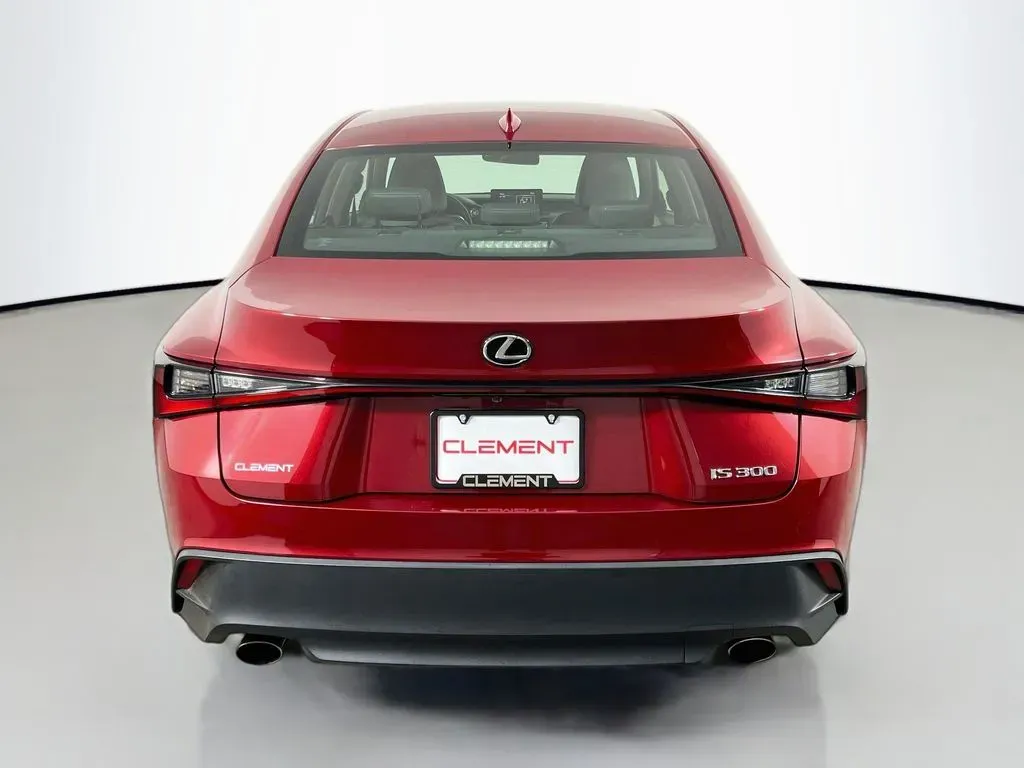 2022 Lexus IS 300 - Photo 8