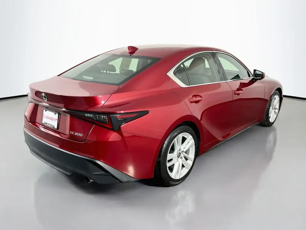 2022 Lexus IS 300 - Photo 7